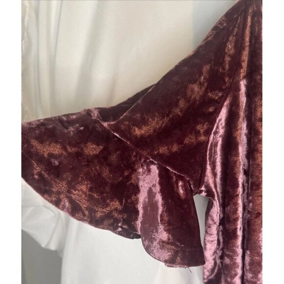 Torrid Womens Plum Crushed Velvet Cold Shoulder Flutter Sleeve Blouse Top M/L 00 - Picture 3 of 9
